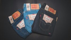 Jean taille basse 2026 : Simple nostalgie ou nouveau standard du vestiaire ?