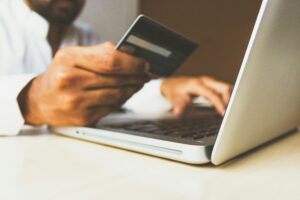 Comment l'IA transforme-t-elle le commerce en ligne ?
